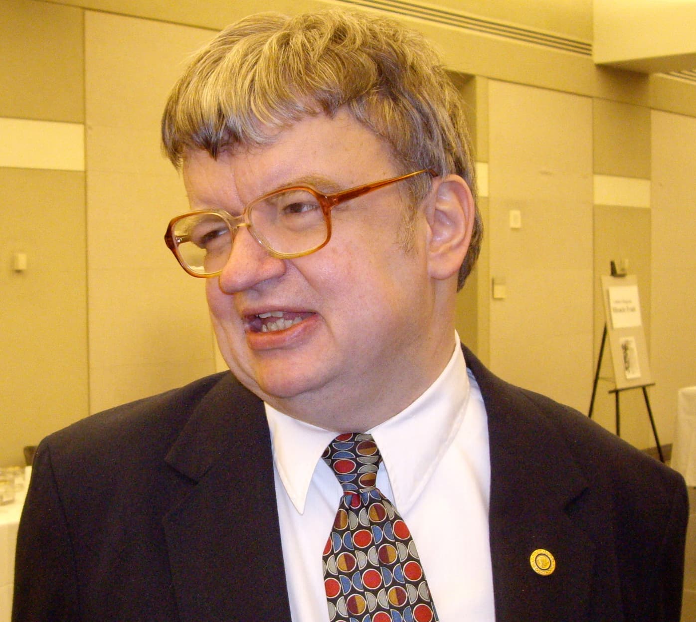  “TIL that the movie character Raymond from the Academy Award winning movie Rain man was based on real life savant, Kim Peek. He could simultaneously read the left side and right side pages of a book at the same time and had complete memory of over 12,000 books.”